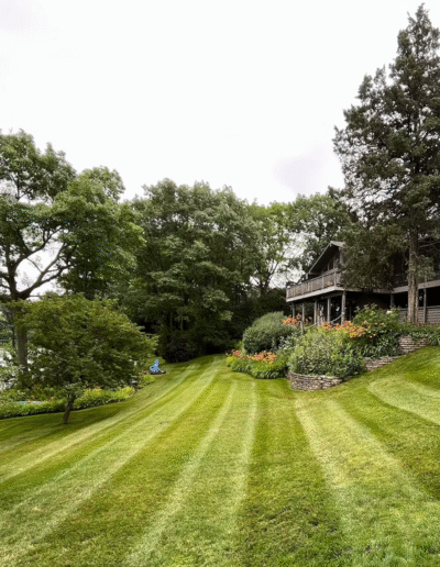 Beautifully landscaped lawn with flower beds by Weadickbros Lawn & Landscape.
